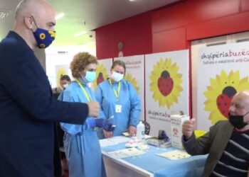 Personalities are vaccinated / The first dose of the vaccine was given to the elderly over 80 years of age