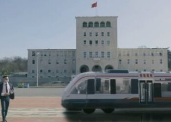 “Do not throw us on Instagram ore” / Veliaj mocks Basha and shows the tram at “Mother Teresa” square