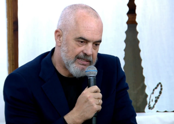 Rama conversation with citizens in Elbasan: People who complete vocational education are more easily absorbed by the labor market