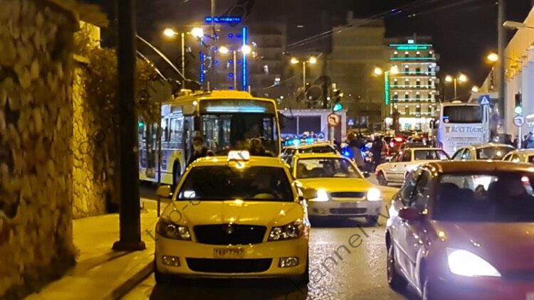 Clashes between gangs in Athens, Albanian injured / EXCLUSIVE VIEWS of police in action