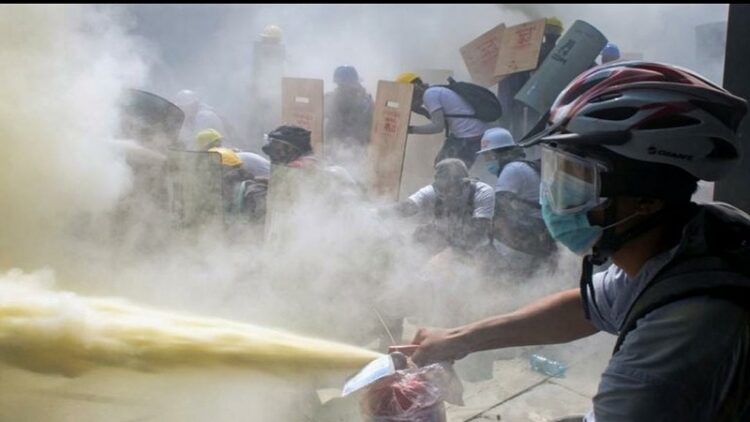 Protests in Myanmar / Police shoot at protesters, at least 9 dead