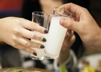 Government raises alcohol tax / Turkey, deadly drink, 100 victims in three months