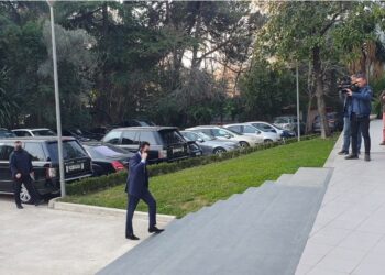 Elections of April 25 / The deadline for registration of coalitions expires today, Basha arrives on foot at the headquarters of the Democratic Party