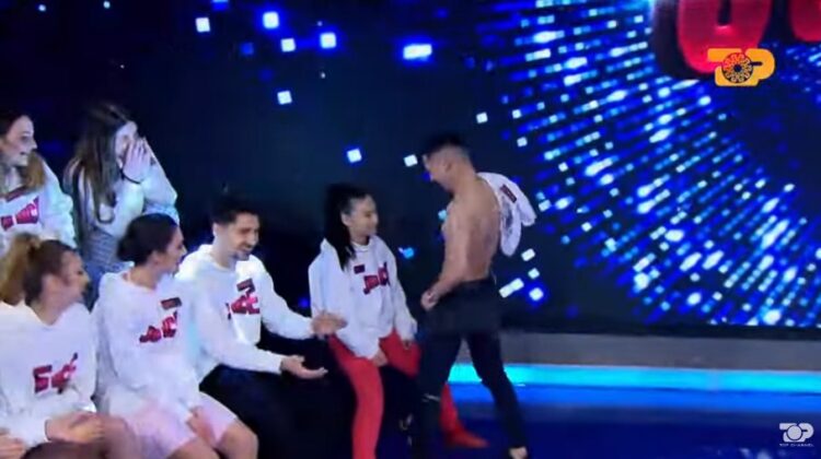 Violation of the rules and inappropriate gestures, the competitor is excluded from Just Dance.