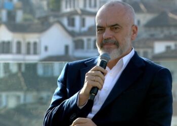 “Within mid-March all the vaccinated White T-shirts” / Rama appears next to Nasip Naços in Berat: Good news for the vaccine soon…