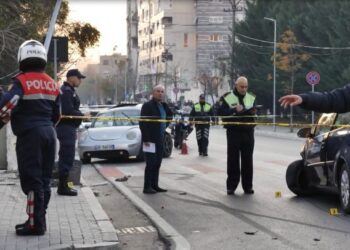 A 7-year-old girl in Vlora crashes to death from a car