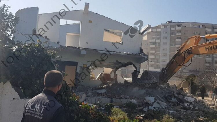 IKMT demolishes 7 buildings in the Great Ring Road