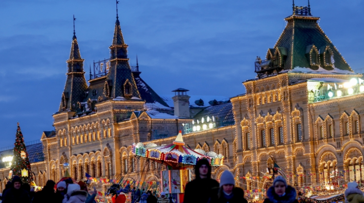 Russia welcomes the New Year in a festive atmosphere and with soft measures against COVID-19