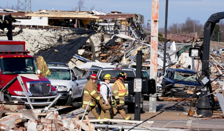 US, clearing efforts continue in areas hit by tornadoes