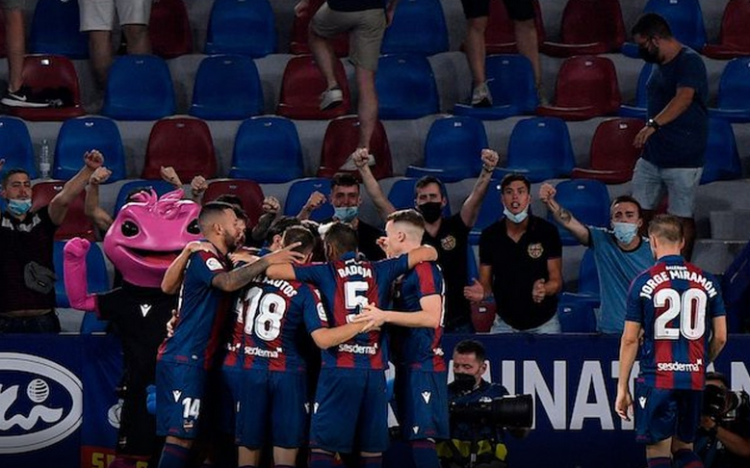 Who never smiles? A European team still without a win!