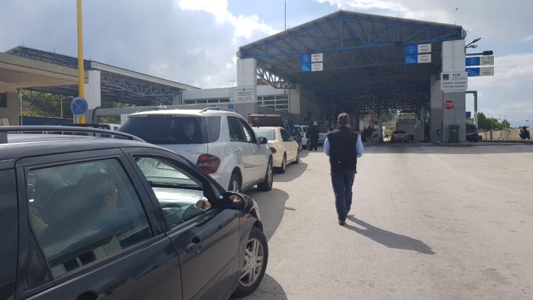 For holidays in Albania / Kakavija, influx to the border with Greece