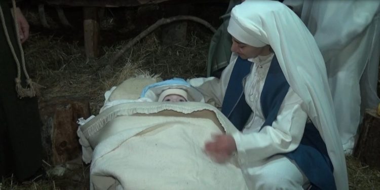 Christmas Eve in Shkodra / The ritual of living Bethlehem is organized