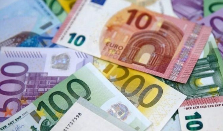 Euro went down in 2021 to the lowest historical level in the country, the minimum historical record was…