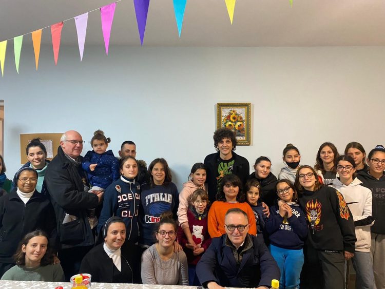 Ermal Meta donates a truck with musical instruments to Rozalba House and Casa Betania