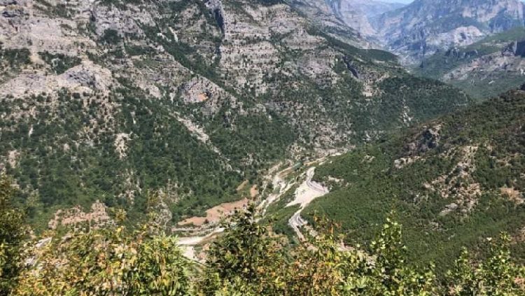 Lost wife, jumped into the abyss? Malësi e Madhe, the 48-year-old woman ran away from home, near the abyss they found her phone
