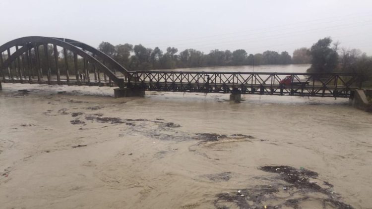 Vjosa level reaches critical level / Some families near the river fled their homes