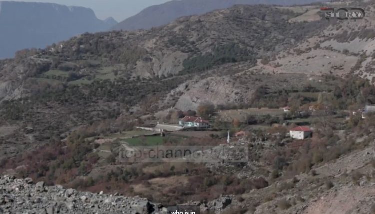 Top Story / Village of Tirana as in the Middle Ages, the sick come down with stretchers in their arms