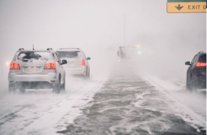 Hurricane in the US / Ice track cancels flights to Seattle, ice causes dozens of accidents