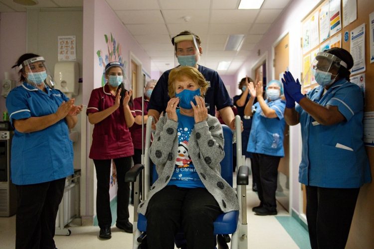 Voting decision / Compulsory vaccination for health and social workers in the UK