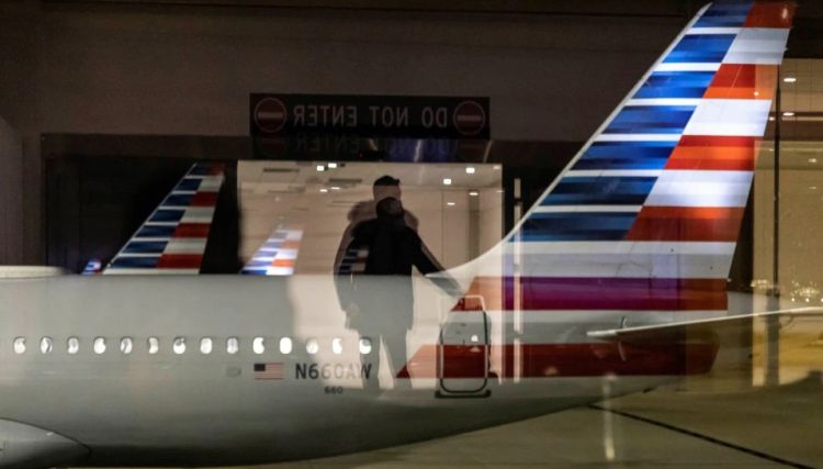 Thousands of flights are canceled due to Omicron