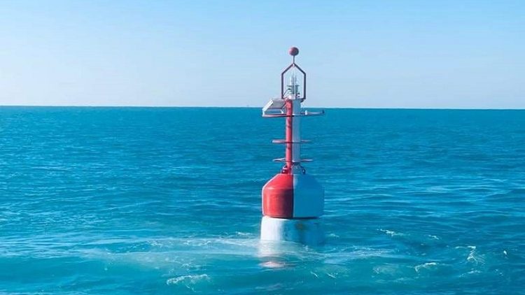It broke down due to bad weather, the free water tank at the entrance of the Durrës port canal is put back into operation