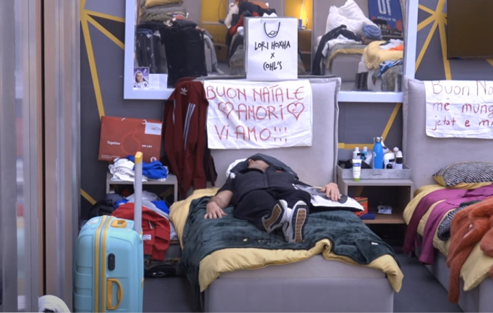 Gong falls again, the weekly test finds Ilir asleep