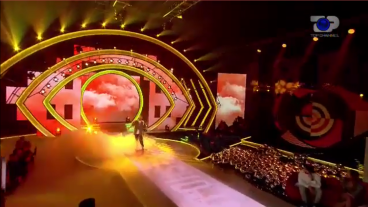 Yll Limani performs live one of his new songs