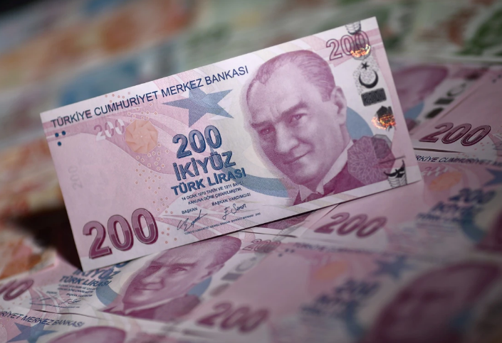 Cautious Turks in the face of fluctuations in the lira