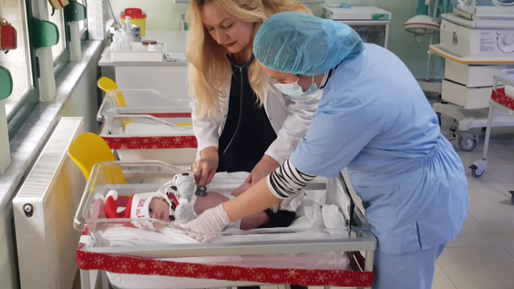 New Year in the maternity hospital / In Durrës, among the babies who will spend the holiday in the hospital, an Afghan