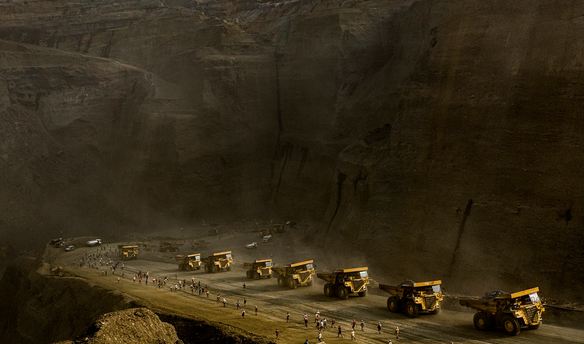 Landslide at jewelery mine leaves dozens missing in Myanmar (photos)