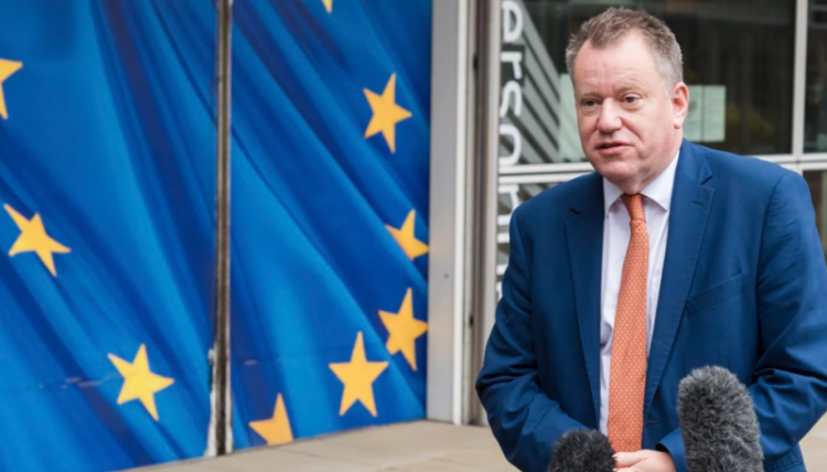 The political crisis in Britain is deepening / The Minister for Brexit resigns