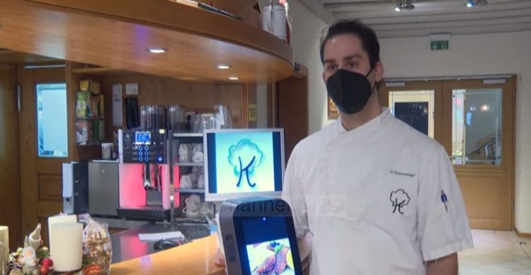 The replacement of man begins, the robot “saves” the restaurant