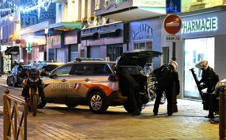 Paris police release hostages, detain armed hostage-takers, launch investigation into motives (photos)
