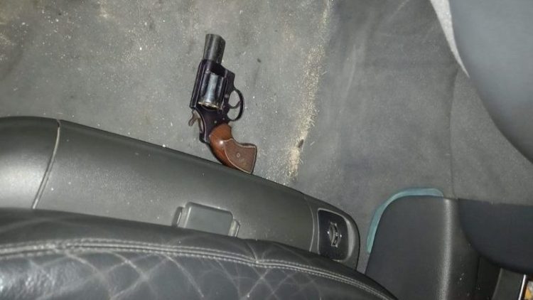 He had hidden a pistol with a grinder under the seat, the 26-year-old is arrested