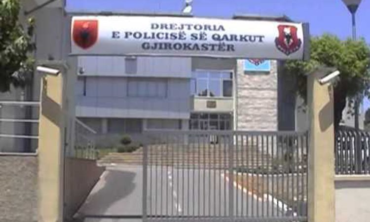 Gjirokastra / Meat and cigarette butts seized, the possessor arrested.  The Kakavija customs officer is being prosecuted