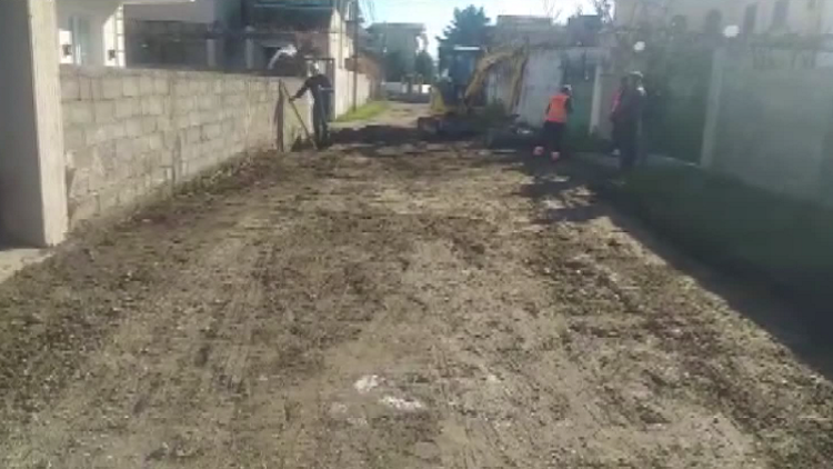 Muddy roads in Durrës / Residents in protest: There is no sewerage in the beach area!