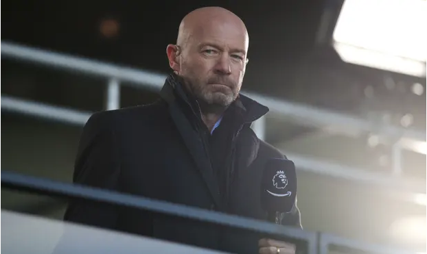 Former England captain Alan Shearer becomes target of anti-vaccine protest (photos)