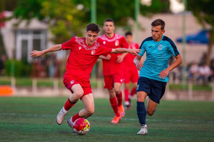 FSHF “makes grandfather”, a gift every year for age football