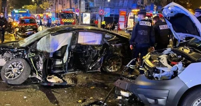‘Tesla’ goes crazy with autopilot / Press passers-by in Paris, 6 seriously injured, 3 lightly (photos)