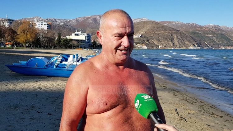 Swimming in temperature -4 / Pogradec, 64-year-old swims in Lake Ohrid