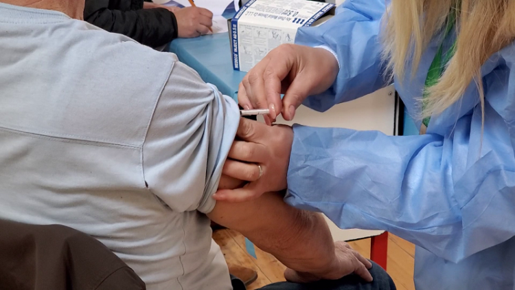 The Chinese vaccine is given earlier / The third dose after Coronavac, after the fifth month