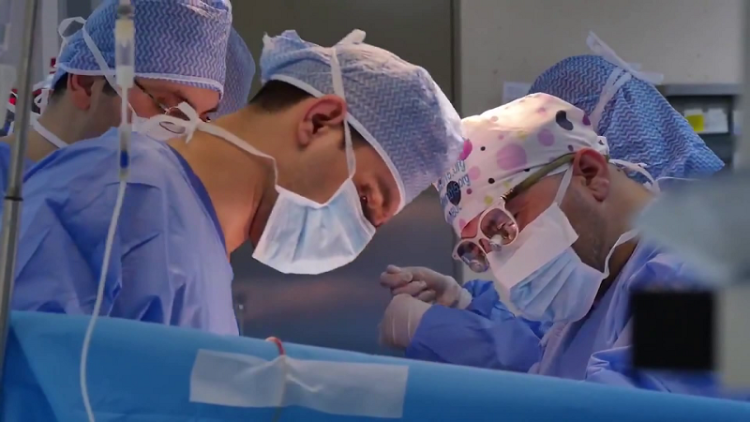 Rare medical operation at QSUT / For the first time is performed the placement of the heart valve prosthesis