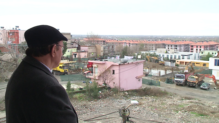 From the ruins, in a new house / Laç, at the beginning of the year 522 families will populate the new neighborhood of the city