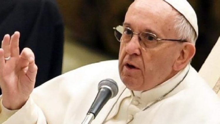 Pope criticizes couples who do not want to have children