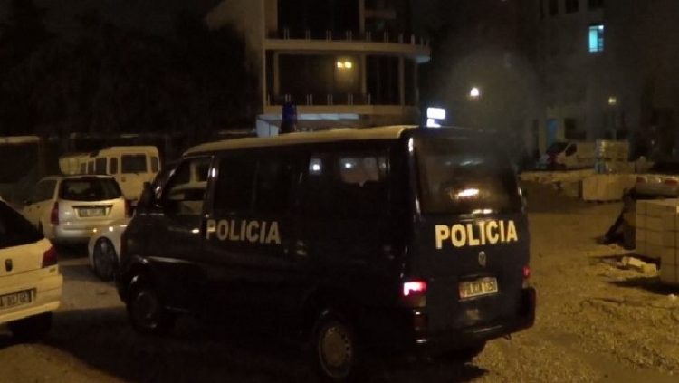 Customers are terrified, a citizen shoots a gun at a bar in Shkodra