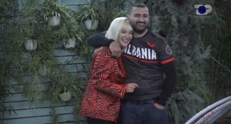 Surprise for Monica / Her pilot comes inside the house of “Big Brother”