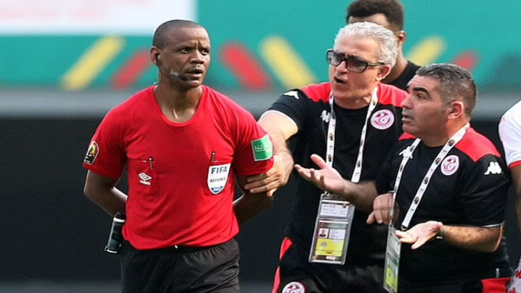 Africa Cup of Nations, the referee closes the match in the 85th minute
