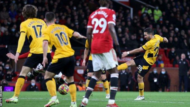 Man UTD starts with defeat / U defeated 1-0 by Welverhampton