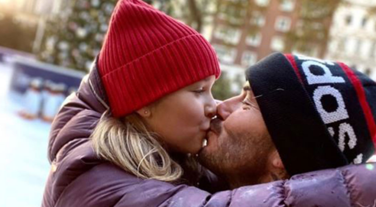 Kiss the 10-year-old girl on the lips, followers turn bad David Beckham!