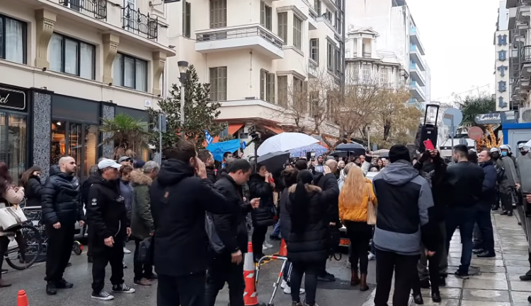 Australia cancels visa to famous tennis player, Greeks against vaccination in protest: Victory will come from Thessaloniki!